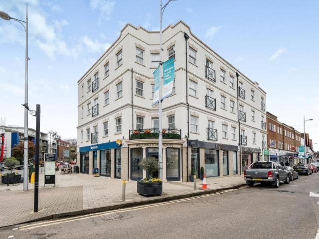 Walton On Thames, Surrey KT12, 1 bed flat to rent, £1,295 pcm | PrimeLocation