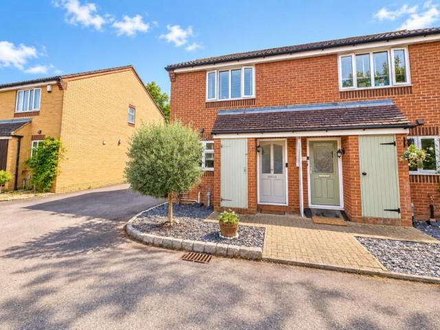 Walton On Thames, Surrey, KT12 2 bed semi detached house to rent £2,100 pcm £485 pw