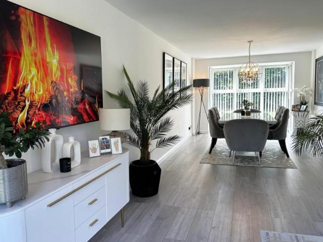 Walton On Thames, Surrey, KT12 4 bed end of terrace house to rent £3,500 pcm £808 pw