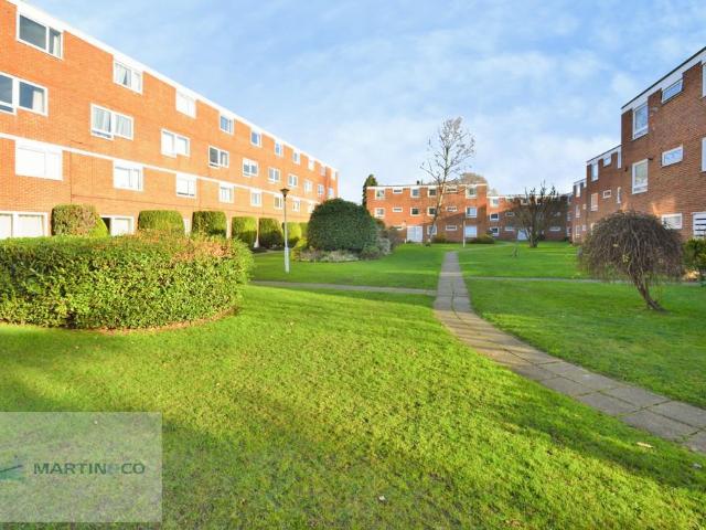Walton On Thames 2 bed apartment to rent £1,600 pcm £369 pw