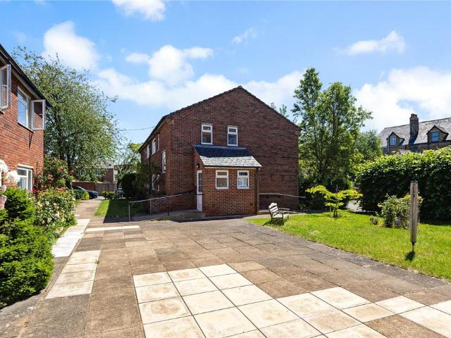 Walton Manor Court, Oxford. 1 bed apartment to rent £1,825 pcm £421 pw