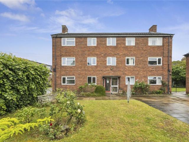 Walton Manor Court, Oxford. 1 bed apartment to rent £1,825 pcm £421 pw