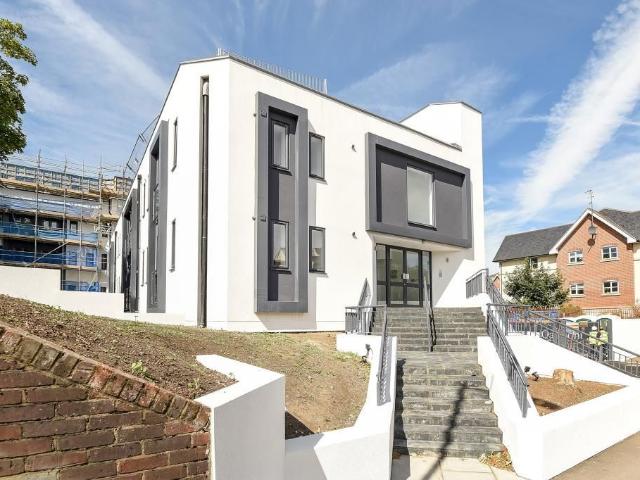Walton Street, Aylesbury HP21, 2 bed flat to rent, £1,250 pcm | PrimeLocation