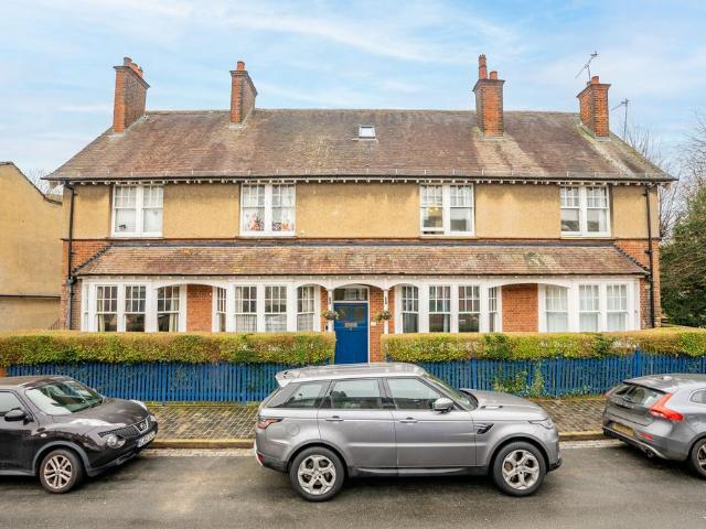 Walton Street, Hertfordshire AL1 2 bed apartment to rent £1,850 pcm £427 pw