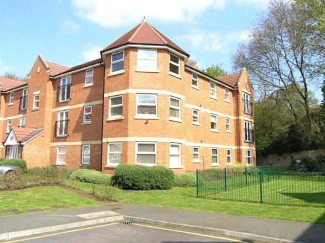 Walton Road, WD23, Bushey, WD23 2 bed flat to rent £1,700 pcm £392 pw