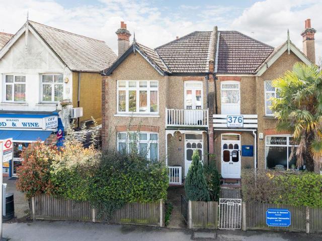 Walton Road, West Molesey 2 bed apartment to rent £1,650 pcm £381 pw