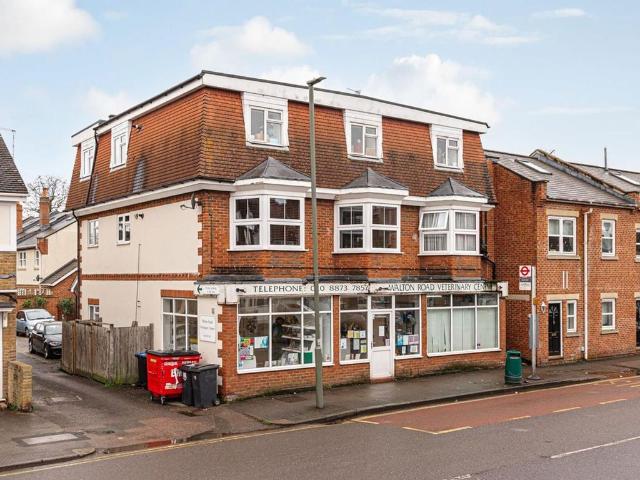 Walton Road, West Molesey KT8, 2 bed flat to rent, £1,750 pcm | PrimeLocation