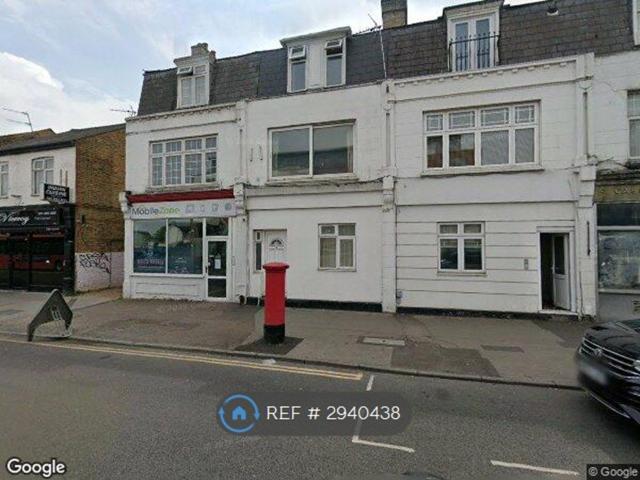 Walton Road, West Molesey KT8, 3 bed flat to rent, £1,875 pcm | PrimeLocation