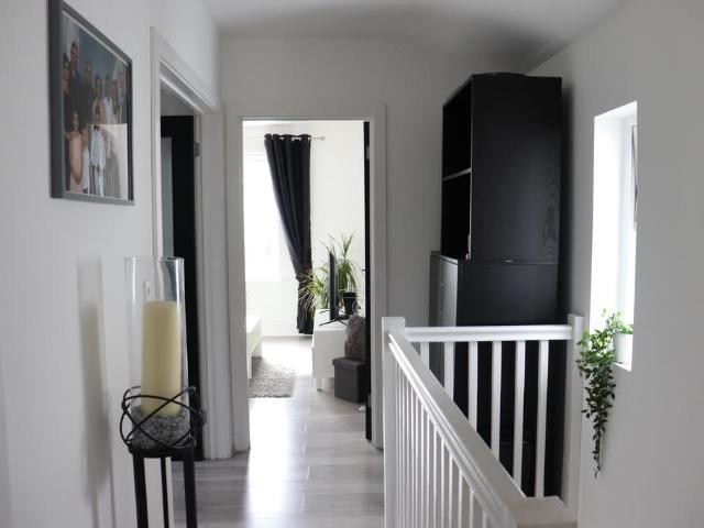 Walton Road, Woking GU21 1 bed maisonette to rent £1,300 pcm £300 pw