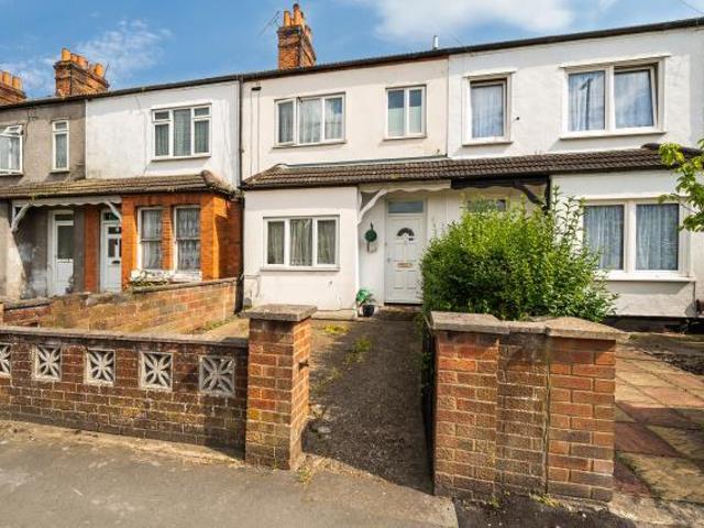 Walton Road, Woking, GU21 3 bed terraced house to rent £1,980 pcm £457 pw