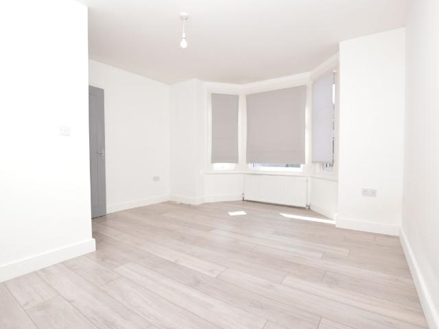 Walton Road, Woking, Surrey GU21, 2 bed flat to rent, £1,600 pcm | PrimeLocation