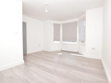 Walton Road, Woking, Surrey GU21, 2 bed flat to rent, £1,650 pcm | PrimeLocation