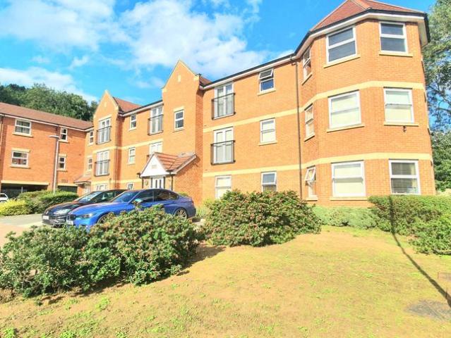 Walton Road, BUSHEY, WD23 2 bed apartment to rent £1,750 pcm £404 pw