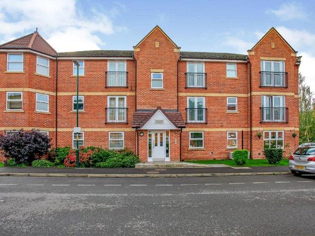Walton Road, Bushey WD23, 2 bed flat to rent, £1,750 pcm | PrimeLocation