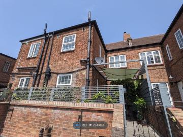 Walton Road, East Molesey KT8, 3 bed maisonette to rent, £2,000 pcm | PrimeLocation