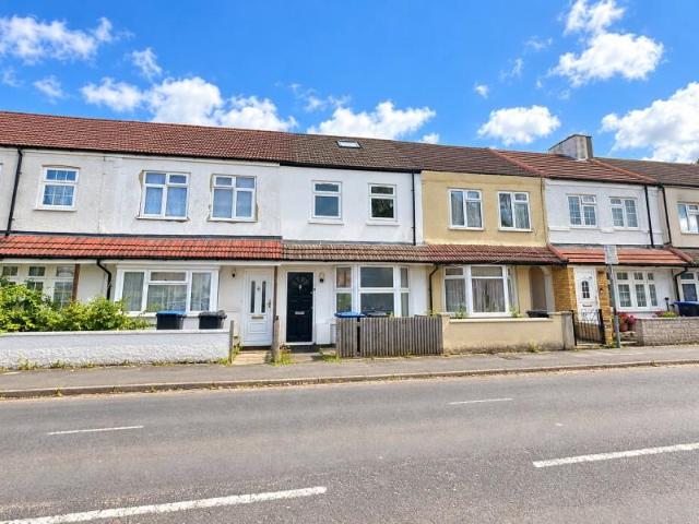 Walton Terrace, Woking GU21 3 bed terraced house to rent £1,850 pcm £427 pw