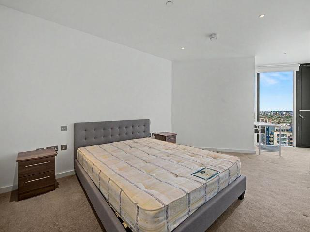 Walworth Road, Elephant and Castle. 1 bed flat to rent £3,000 pcm £692 pw