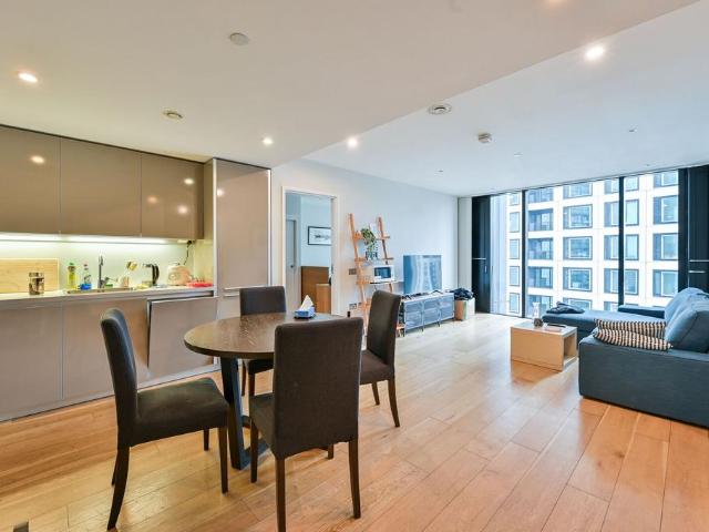 Walworth Road, Elephant and Castle. 2 bed flat to rent £3,300 pcm £762 pw