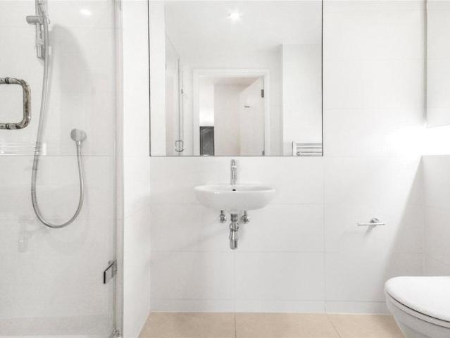 Walworth Road, Elephant and Castle. 2 bed flat to rent £3,467 pcm £800 pw