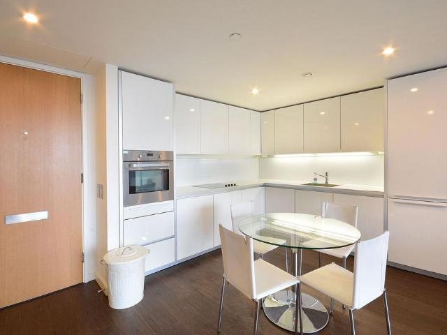 Walworth Road, Elephant and Castle. 2 bed flat to rent £3,800 pcm £877 pw