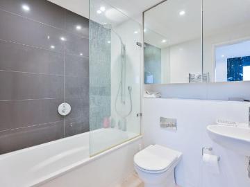 Walworth Road, Elephant and Castle. 2 bed flat to rent £4,000 pcm £923 pw