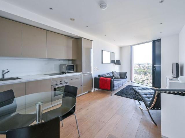 Walworth Road, Elephant and Castle. 2 bed flat to rent £4,500 pcm £1,038 pw