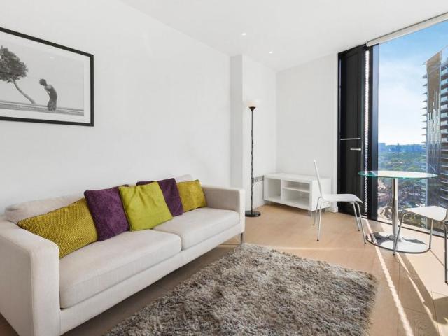 Walworth Road, Elephant and Castle. Studio to rent £3,250 pcm £750 pw
