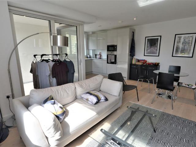 Walworth Road, London SE17, 2 bed flat to rent, £3,200 pcm | PrimeLocation