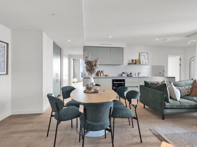 Walworth Road, London SE1 3 bed apartment £4,555 pcm £1,051 pw