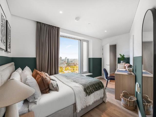 Walworth Road, London SE1 Studio to rent £2,700 pcm £623 pw