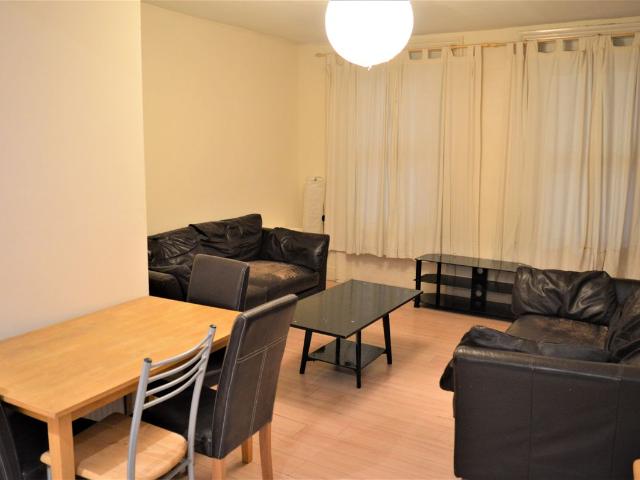 Walworth Road SE17, 3 bed flat to rent, £2,600 pcm | PrimeLocation