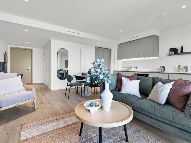 Walworth Road, Walworth SE1, 2 bed flat to rent, £3,500 pcm | PrimeLocation
