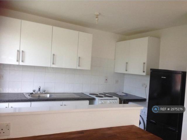 Walbrook Ave, Milton Keynes, MK6 1 bed flat to rent £1,050 pcm £242 pw