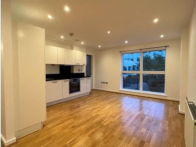 Walbrook Court, Edgware HA8, 2 bed flat to rent, £1,700 pcm | PrimeLocation