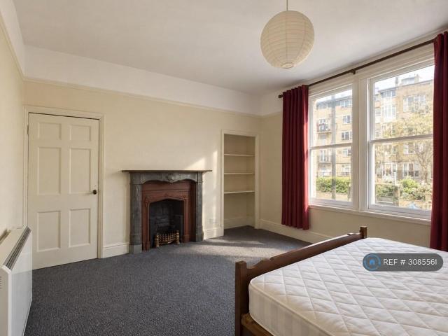 Walcot Buildings, Bath, BA1 4 bed flat to rent £900 pcm £208 pw