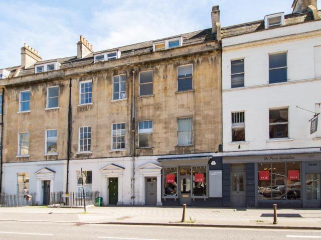 Walcot Terrace, Bath BA1 2 bed apartment to rent £1,850 pcm £427 pw