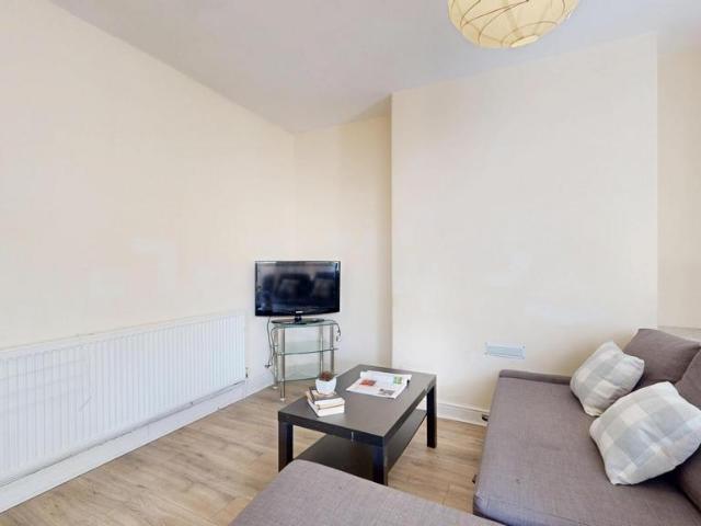 Wald Avenue, Manchester M14 3 bed house to rent £2,145 pcm £495 pw