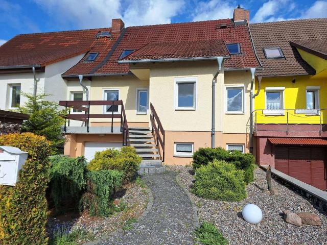 Wald und wassernah: Reihenhaus mit Einbauküche, Keller und Garage in Eldena