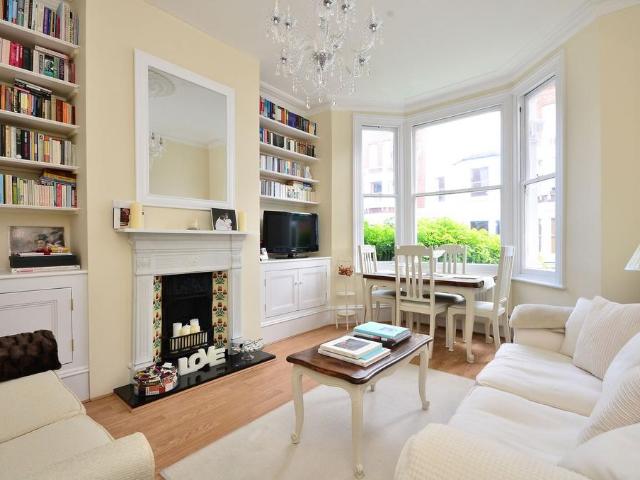 Waldemar Avenue, Fulham, London, SW6 1 bed flat to rent £2,500 pcm £577 pw