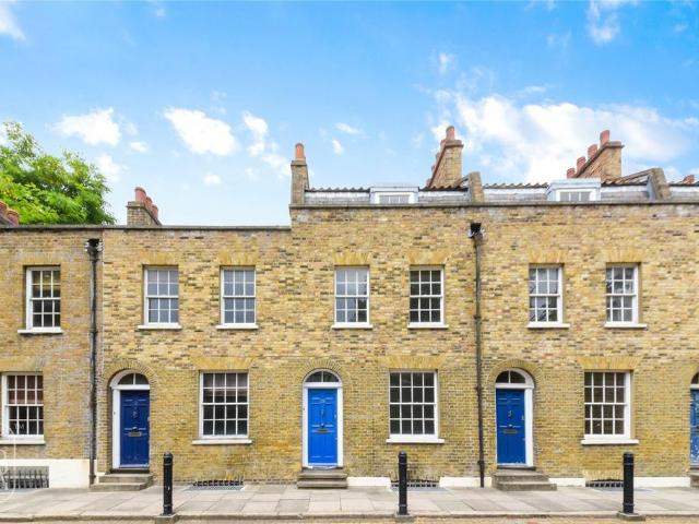Walden Street, London, E1 3 bed terraced house to rent £3,500 pcm £808 pw