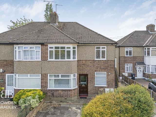 Walden Way, Hainault IG6, 2 bed maisonette to rent, £1,700 pcm | PrimeLocation