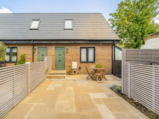 Waldeck Road, London W4 1 bed house to rent £2,495 pcm £576 pw