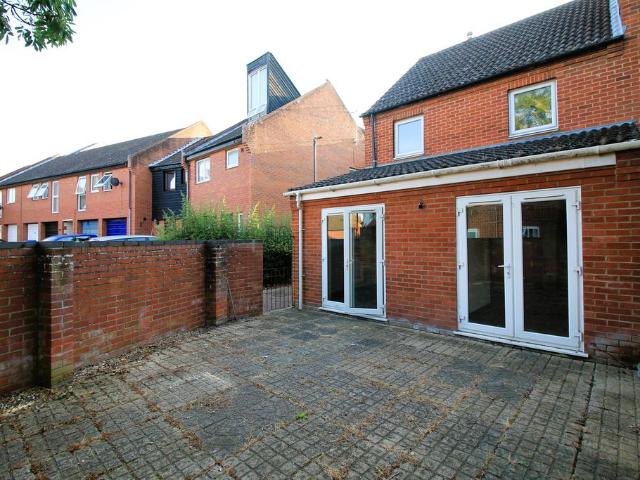 Waldegrave, Norwich NR5 3 bed end of terrace house to rent £1,200 pcm £277 pw