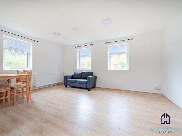 Waldegrave Park, Harpenden AL5, 2 bed flat to rent, £1,625 pcm | PrimeLocation