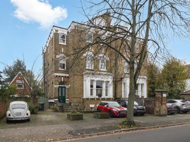 Waldegrave Park, Twickenham Studio to rent £1,400 pcm £323 pw