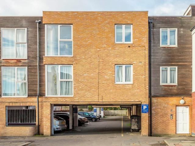 Waldegrave Road, Teddington TW11, 2 bed flat to rent, £2,425 pcm | PrimeLocation