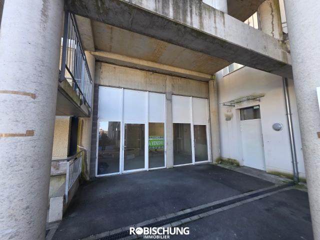 WALDIGHOFFEN: Local commercial