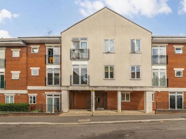 Waldrons Yard, Harrow HA2 2 bed flat to rent £1,575 pcm £363 pw