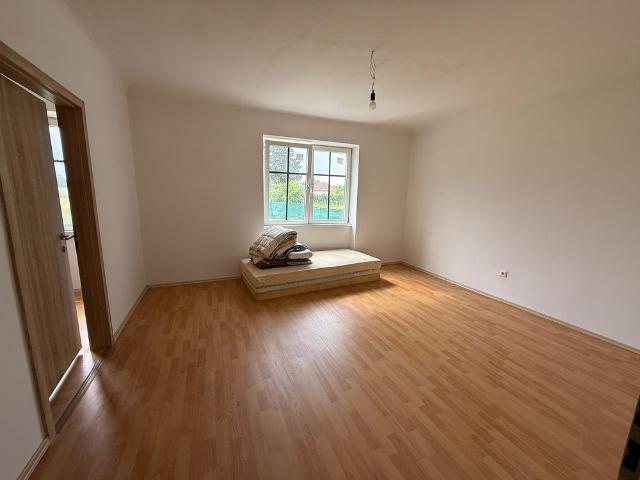 Waldviertel: 2 Wohnungen in Heinrichsreith, EG & 1. Stock, mit eigenem Garten  Neu renoviert!