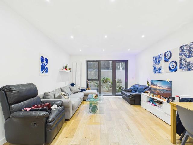 Waleorde Road, Elephant And Castle SE17, 2 bed flat to rent, £2,752 pcm | PrimeLocation